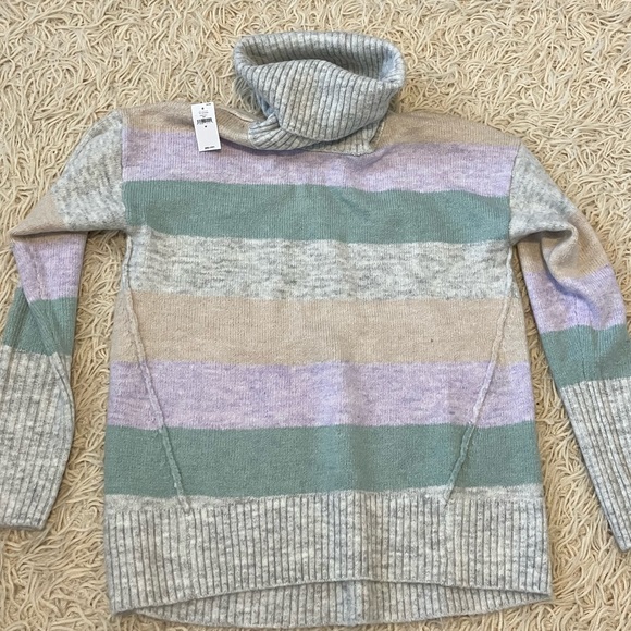 New with tag turtleneck - Picture 5 of 7